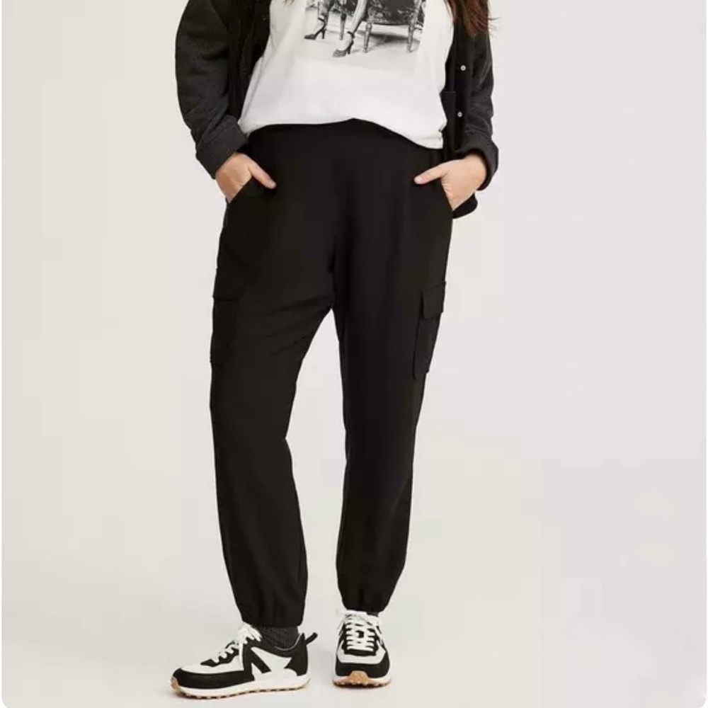 Torrid Pull-On Jogger Cargo High Rise Pant- size 2 ( torrid size 18-20)